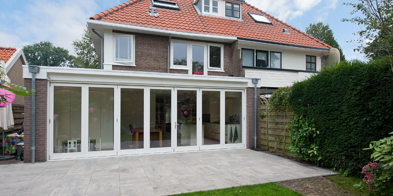 wat kost het om een tuin te laten bestraten
